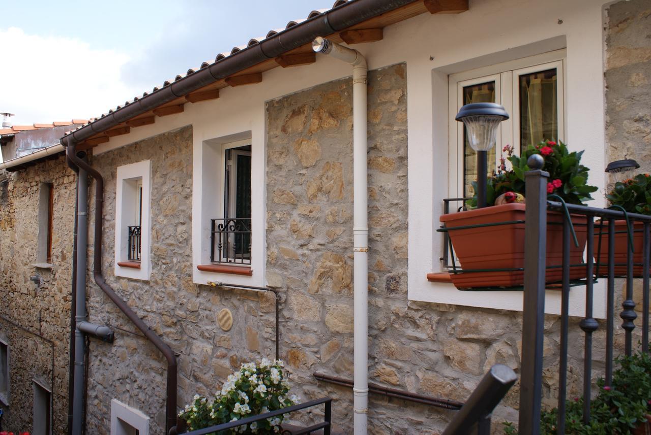 Bed and Breakfast Antico Castello Seborga Habitación foto